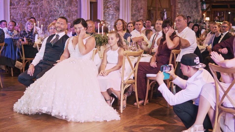 Felix singt einen persönlichen Song live bei einer Hochzeit